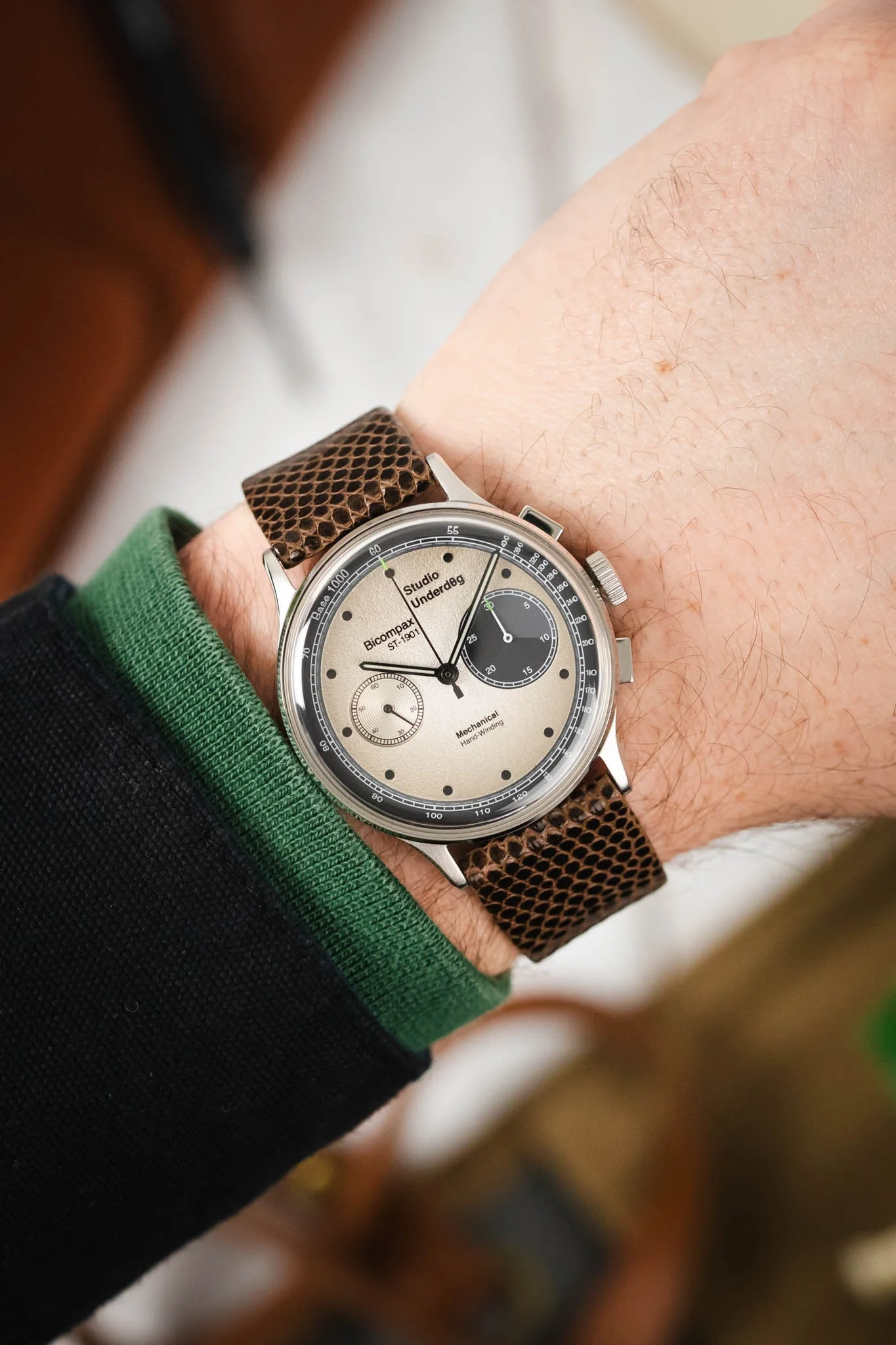 Hirsch LIZARD Leather Watch Strap in BROWN - Image 2