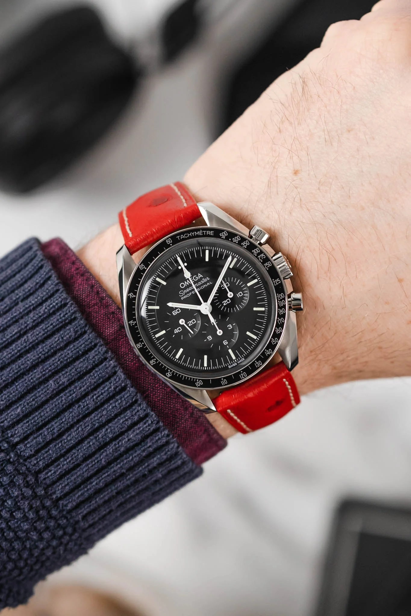 Hirsch MASSAI OSTRICH Leather Watch Strap in RED With WHITE Stitching - Image 2