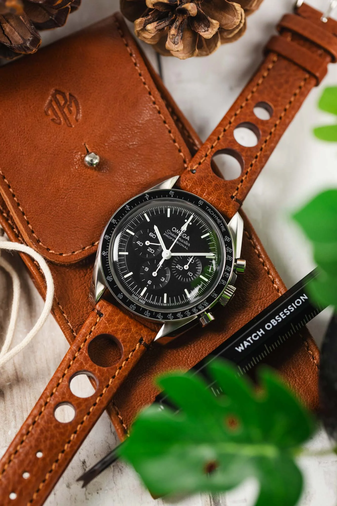 Hirsch RALLY Natural Leather Racing Watch Strap in GOLD BROWN - Image 4